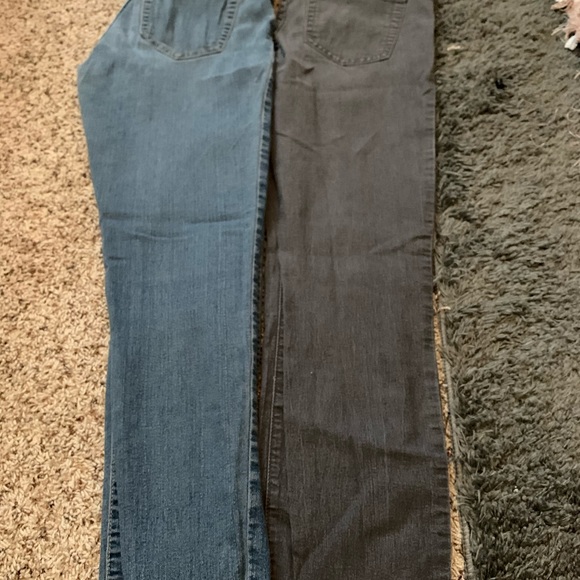 Two pairs of Jeans - Picture 6 of 6